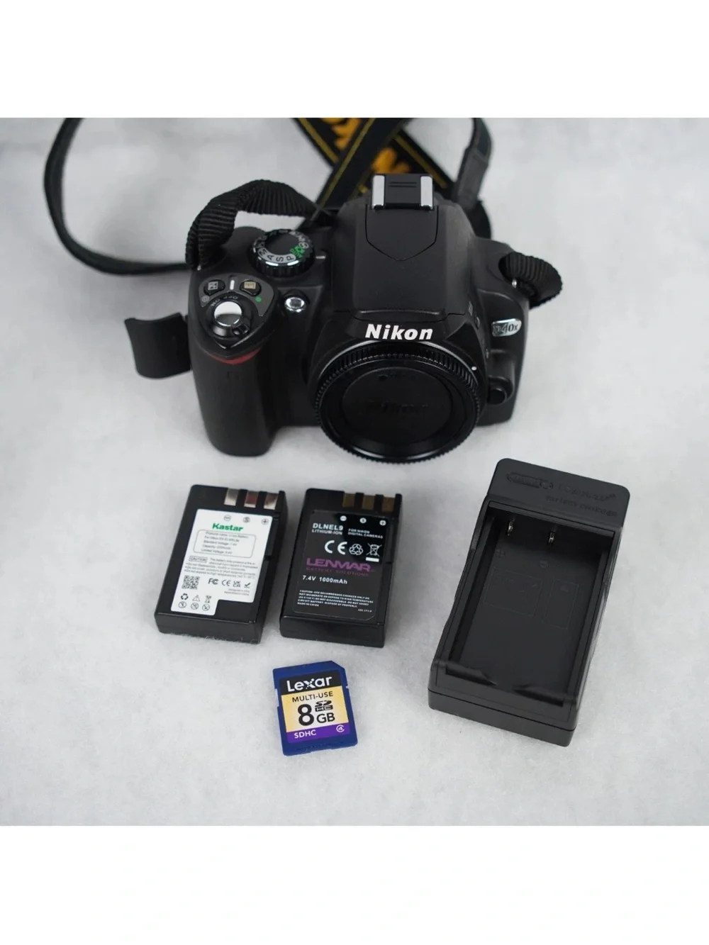 Nikon D40x DSLR Camera 10.2MP Nikon AFS 18-55mm Lens W/ 2 Batterries Bag Mint